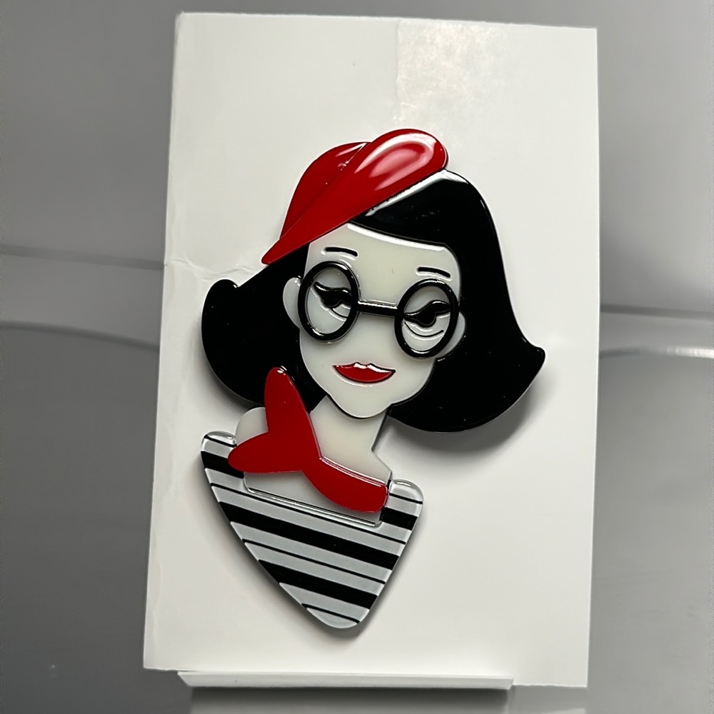 Beautiful Girl Brooch / Scarf Pin #118